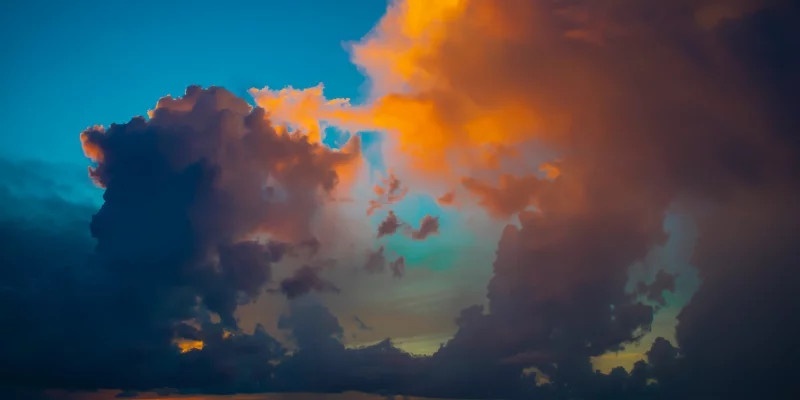 photo-1545193544-312983719627-8c3565df